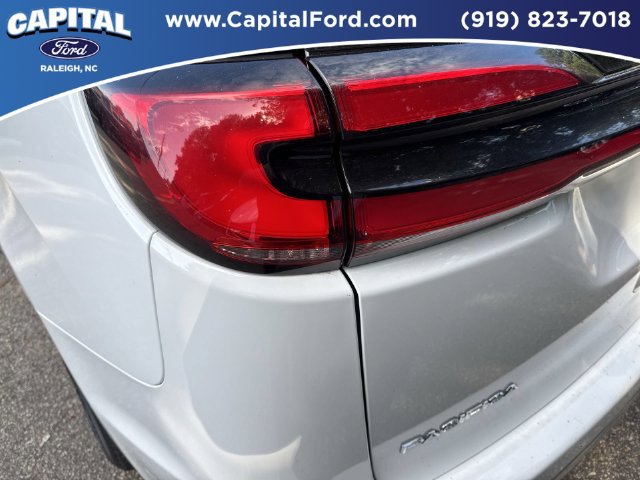 Used 2025 Chrysler Pacifica Select FWD image 15