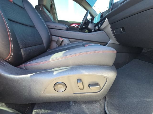 Used 2025 Chevrolet Traverse RS FWD image 21