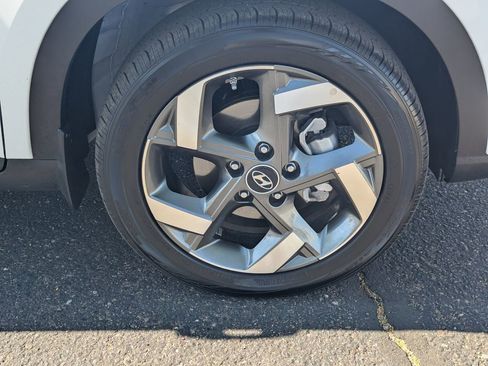 Used 2025 Hyundai Venue SEL image 10