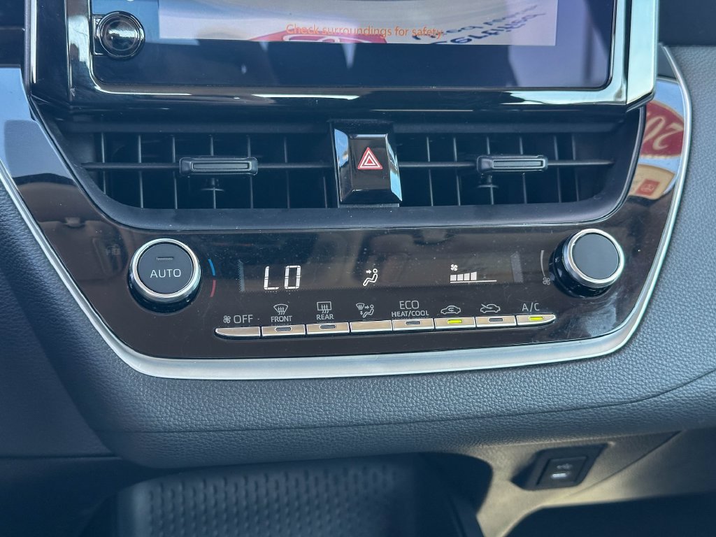 Used 2025 Toyota Corolla LE FWD image 31