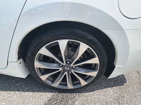 Used 2019 Nissan Maxima Platinum w/ Illumination Package FWD image 19