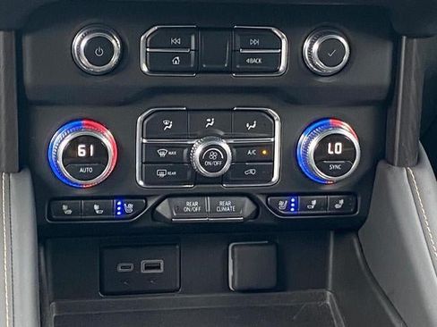 Used 2024 GMC Yukon AT4 w/ AT4 Premium Package AWD/4WD image 11
