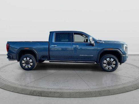 New 2026 GMC Sierra 3500 Denali w/ Denali Reserve Package AWD/4WD image 9