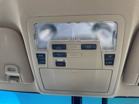 Used 2016 Toyota Avalon Limited image 24