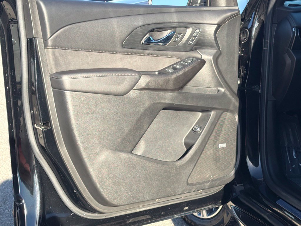 Used 2022 Chevrolet Traverse High Country w/ LPO, Cargo Package FWD image 18