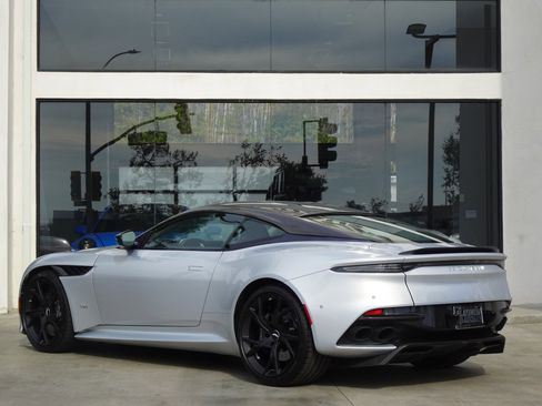 Used 2019 Aston Martin DBS Superleggera image 9