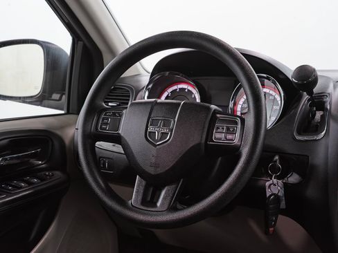 Used 2018 Dodge Grand Caravan SE w/ UConnect Hands-Free Group FWD image 23