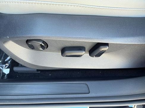 New 2025 Volkswagen Taos SE image 14