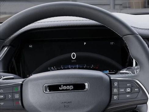 New 2026 Jeep Grand Cherokee Altitude image 17