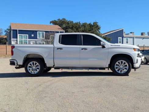 Used 2020 Chevrolet Silverado 1500 Custom w/ Custom Value Package image 3