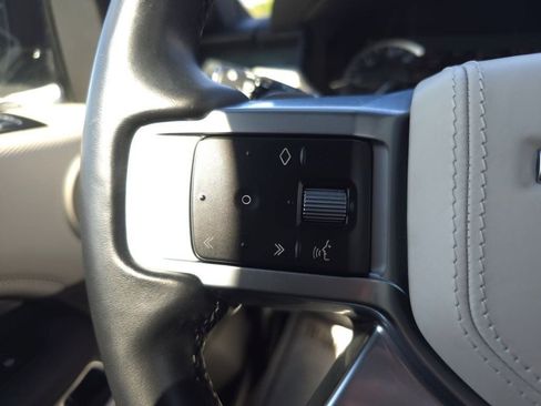 Used 2023 Land Rover Discovery HSE R-Dynamic AWD/4WD image 17