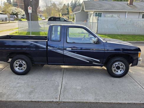 Used 1993 Nissan Pickup 2WD King Cab image 4