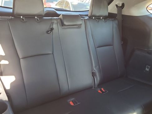 Used 2020 Toyota Highlander XLE image 19