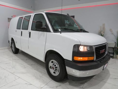 Used 2018 GMC Savana 2500 w/ Chrome Appearance Package image 2