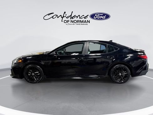 Used 2025 Toyota Camry SE FWD image 5