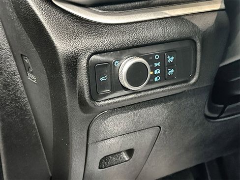 Used 2022 Ford Explorer XLT image 16