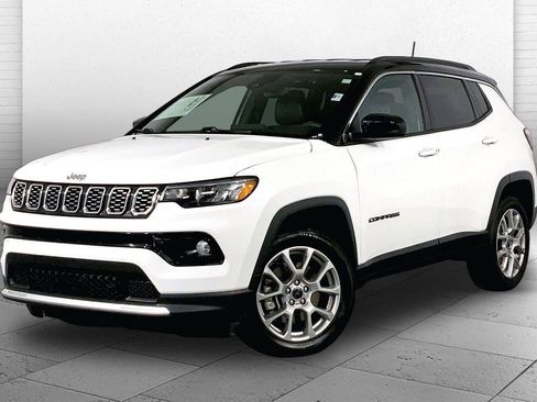 Used 2025 Jeep Compass Limited AWD/4WD image 12