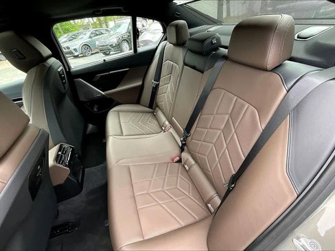 Certified 2025 BMW 530i RWD image 20