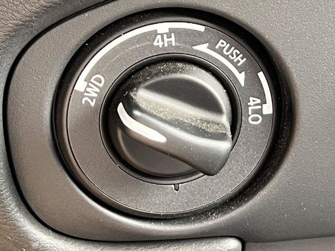Used 2024 Nissan Frontier SV w/ Technology Package AWD/4WD image 32
