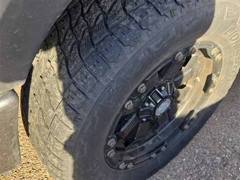 Used 2018 Nissan Titan SV w/ SV Convenience Package image 14