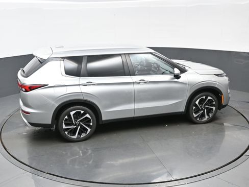 Used 2023 Mitsubishi Outlander SE image 40