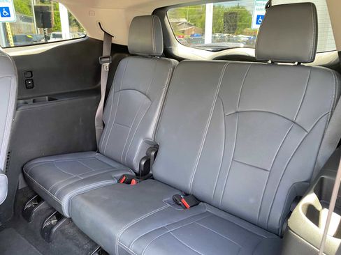 Used 2018 Buick Enclave Essence AWD/4WD image 12
