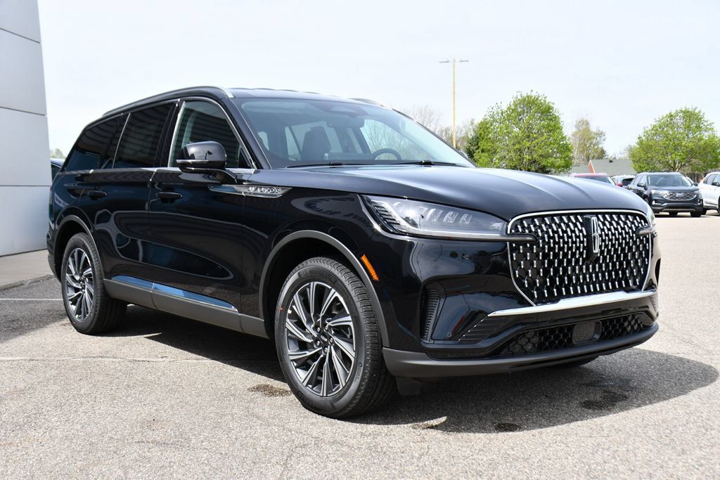 Used 2026 Lincoln Aviator AWD image 9