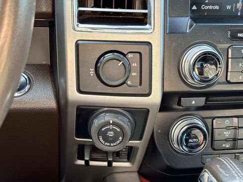 Used 2016 Ford F150 King Ranch w/ Equipment Group 601A Luxury AWD/4WD image 18