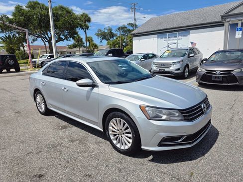 Used 2017 Volkswagen Passat 1.8T SE FWD image 2