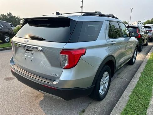 Used 2023 Ford Explorer XLT w/ Equipment Group 202A AWD/4WD image 4
