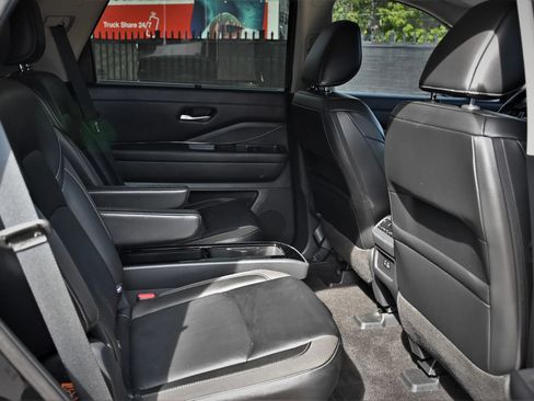 Used 2024 Nissan Pathfinder SL w/ SL Premium Package FWD image 15