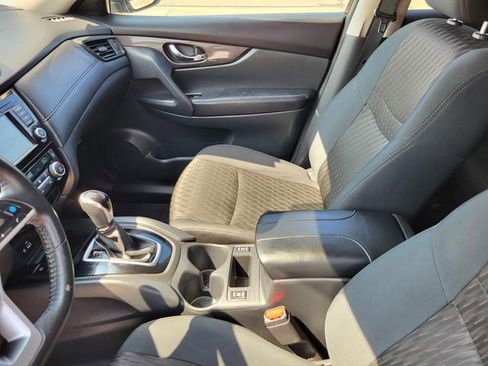 Used 2019 Nissan Rogue SV w/ Premium Package image 12