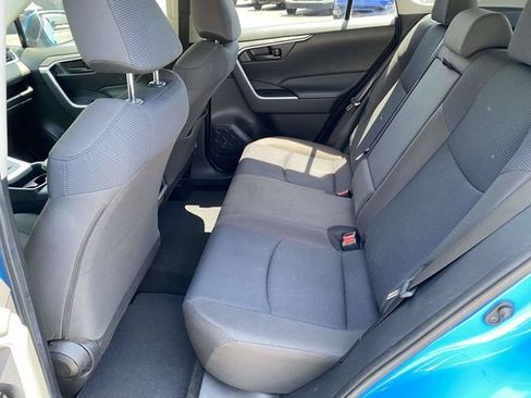 Used 2021 Toyota RAV4 LE FWD image 15