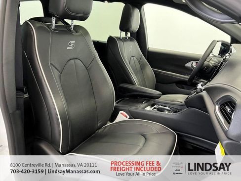 New 2026 Chrysler Pacifica Limited w/ S Appearance Package AWD/4WD image 12