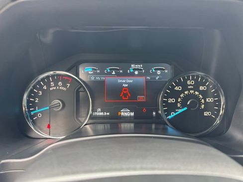 Used 2019 Ford F150 Lariat w/ Equipment Group 502A Luxury AWD/4WD image 14