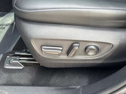 Used 2020 Toyota Highlander XLE AWD/4WD image 15