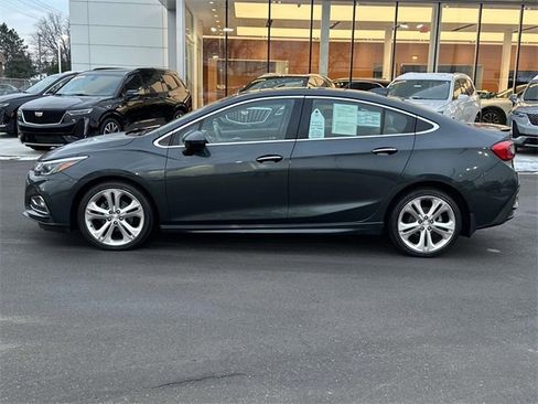 Used 2018 Chevrolet Cruze Premier image 10