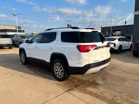 Used 2017 GMC Acadia SLE FWD image 2