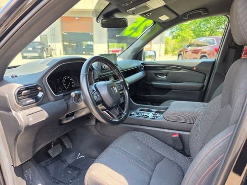 Used 2025 Honda Pilot Sport image 20