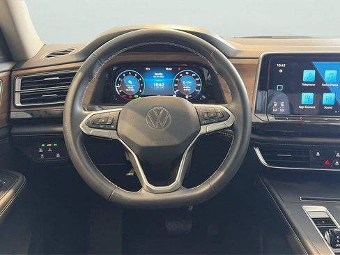 Used 2024 Volkswagen Atlas SE FWD image 12