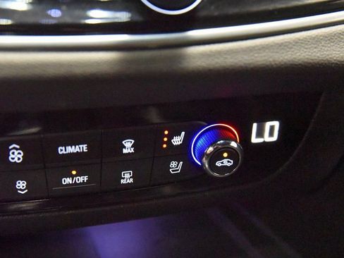 Used 2024 Buick Enclave Premium image 26