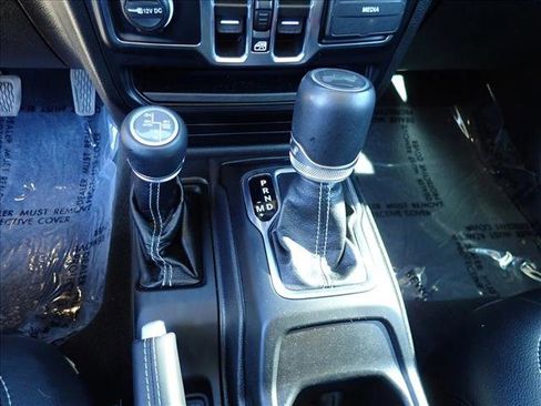 Used 2022 Jeep Wrangler Unlimited Sahara w/ Cold Weather Group AWD/4WD image 20