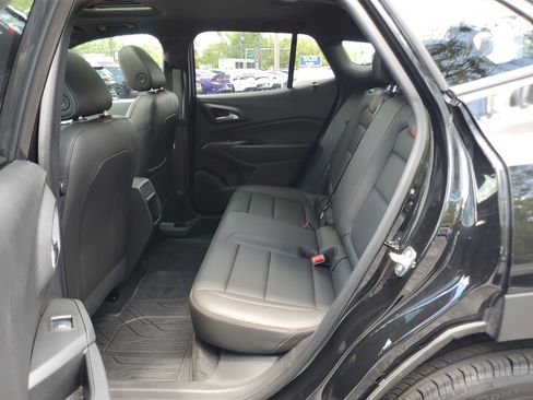 Used 2025 Chevrolet Trax RS w/ Sunroof Package FWD image 23