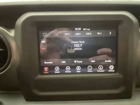 Used 2022 Jeep Wrangler Willys image 25