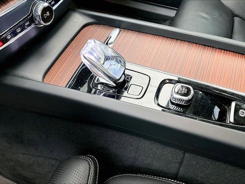 Certified 2023 Volvo XC60 B5 Ultimate w/ Climate Package image 17