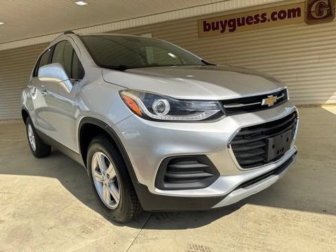 Used 2018 Chevrolet Trax LT w/ LT Convenience Package AWD/4WD image 2