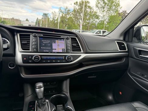 Used 2019 Toyota Highlander Limited AWD/4WD image 25