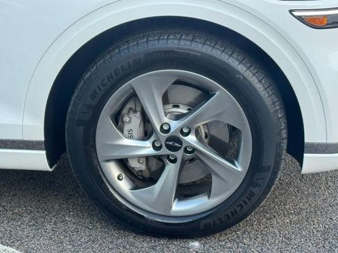 Used 2026 Genesis GV70 2.5T Select image 17