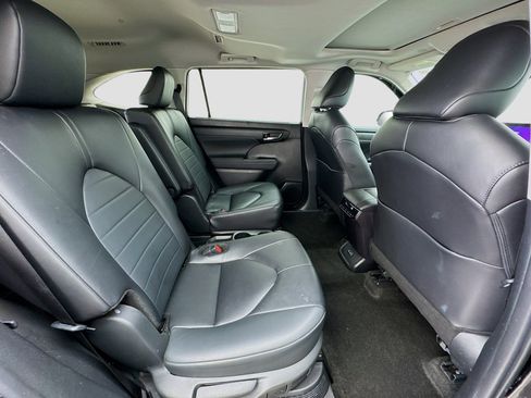 Used 2024 Toyota Highlander XLE image 20