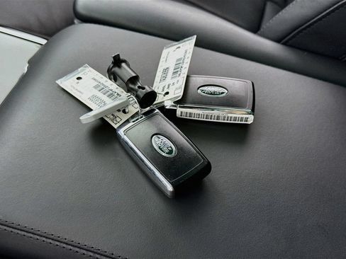 Used 2024 Land Rover Range Rover SE AWD/4WD image 17